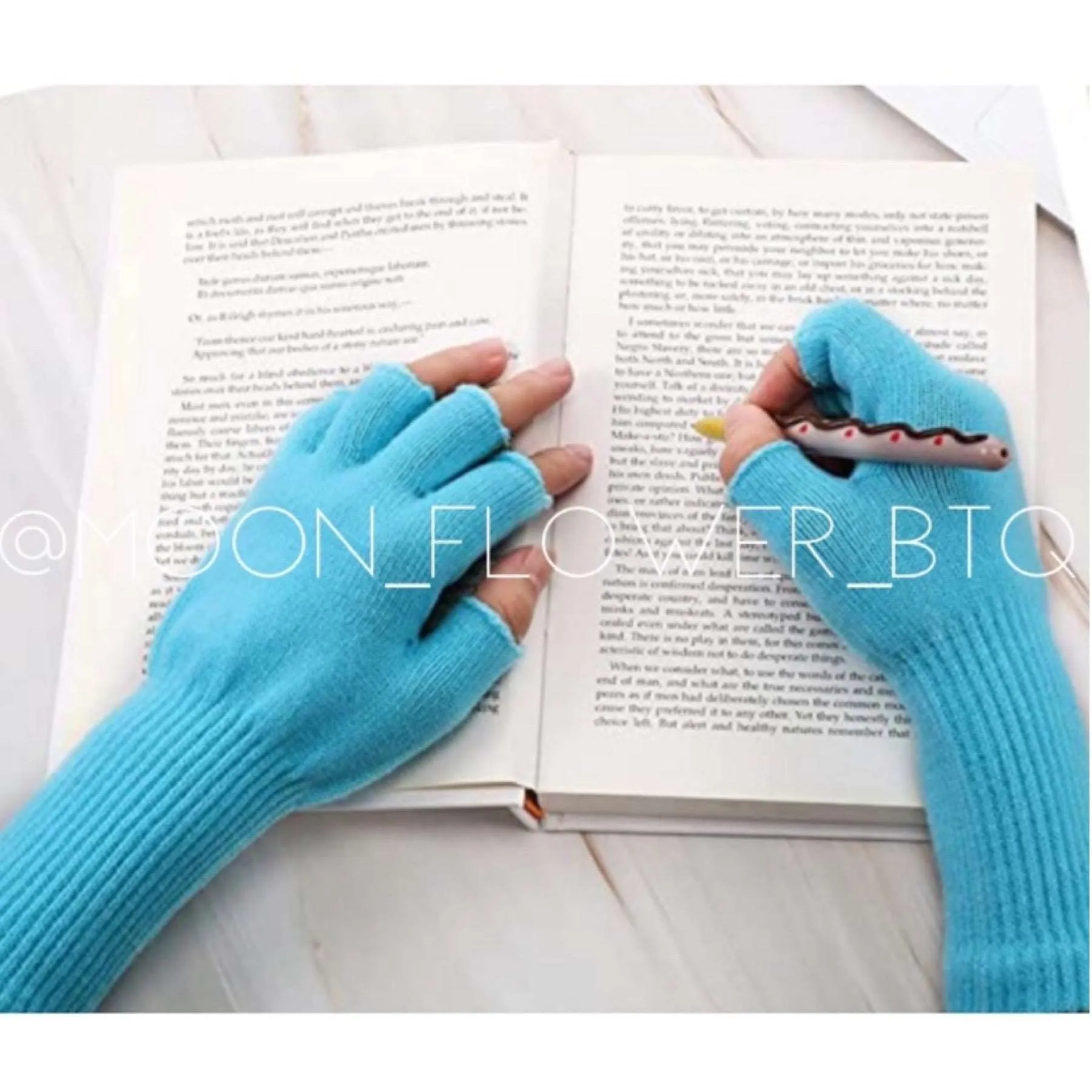 Turquoise Stretchy Fingerless Winter Gloves