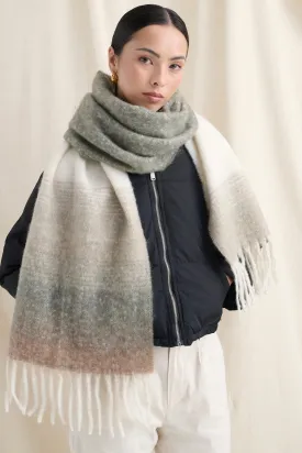 YURA GRADIENT FLUFFY SCARF GREY